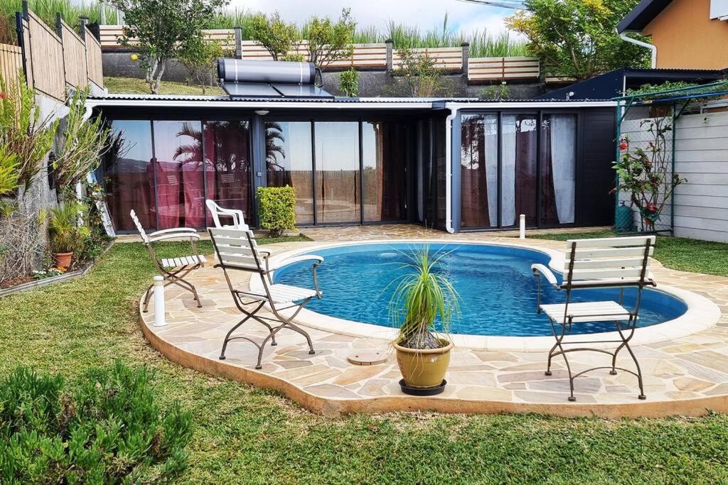 Bungalow Des Pensees Piscine Chauffee 28° Saint-Denis Exterior photo
